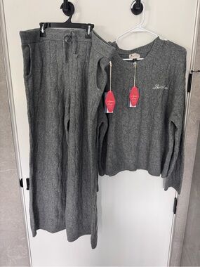BNWT LOUNGE SET FROM TARGET